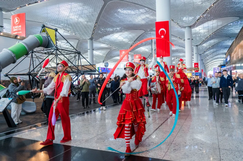 İGA İstanbul Havalimanı misafirlerini  ‘Cumhuriyet coşkusu’na ortak ediyor