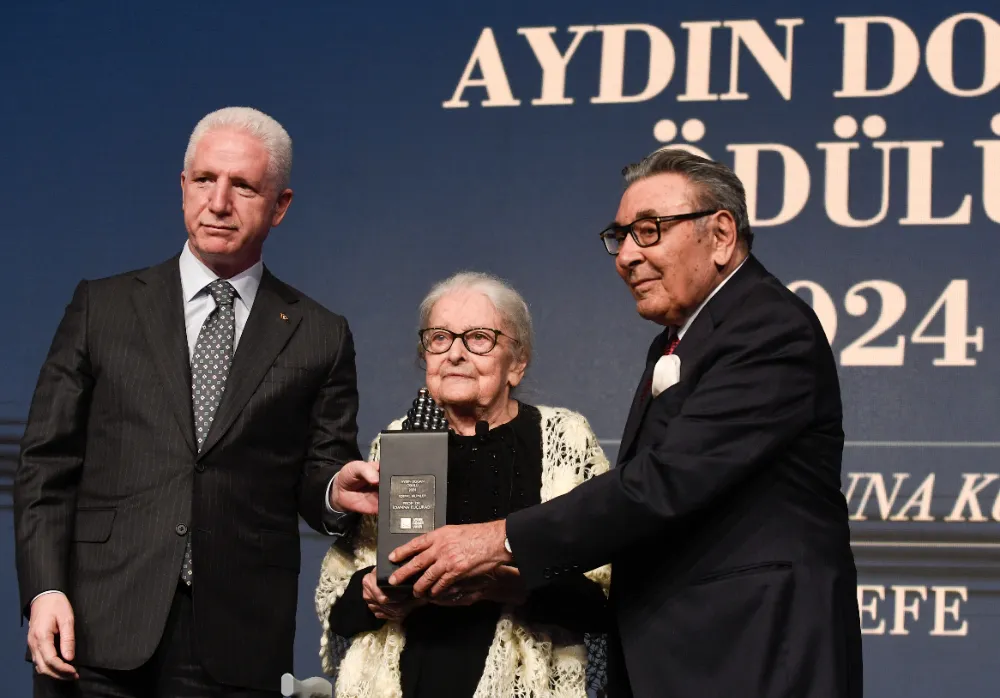 28. Aydın Doğan Ödülü   Prof. Dr. İoanna Kuçuradi’ye Takdim Edildi 