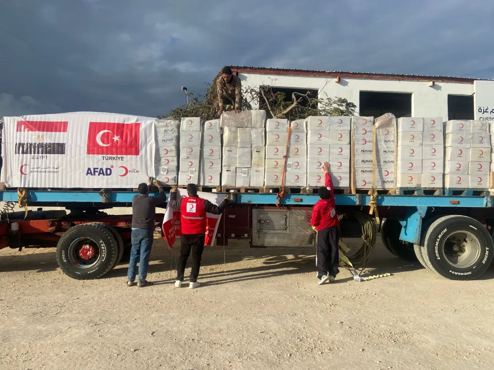 TÜRK KIZILAY YARDIMLARININ REFAH SINIR KAPISINDAN GEÇİŞİ BAŞLADI 