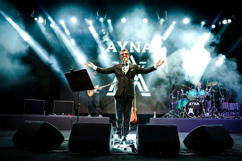 Cuma İş Çıkışı Konserleri’nde Ayna Sahnedeydi 