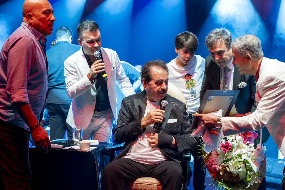 İBRAHİM TATLISES’TEN NEŞET ERTAŞ’A ANLAMLI GECE 