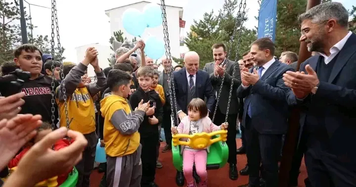Yakutiye Belediyesi’nden örnek çocuk parkı