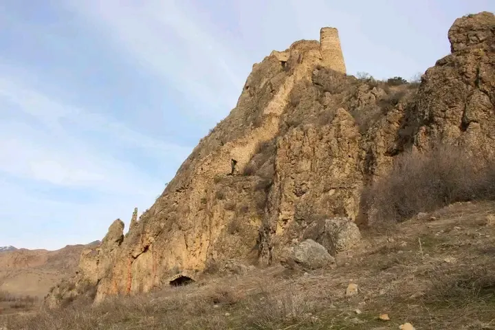 Erzurum’daki Kız ve Oğlan Kalesi Tahrip Ediliyor: Yöre Halkı Sahip Çıkılmasını İstiyor