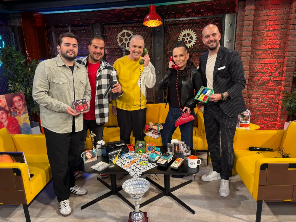 SİBEL ALAŞ: “ADAM ŞARKISINI OKULDA POPÜLER OLMAK İÇİN YAZDIM”