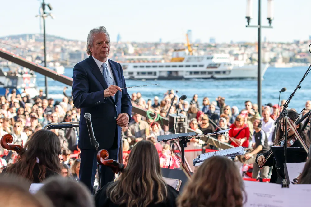 CUMHURİYET’İN 102. YILINA ÖZEL KONSER:  DOĞUŞ ÇOCUK SENFONİ ORKESTRASI GALATAPORT’TA SAHNE ALDI