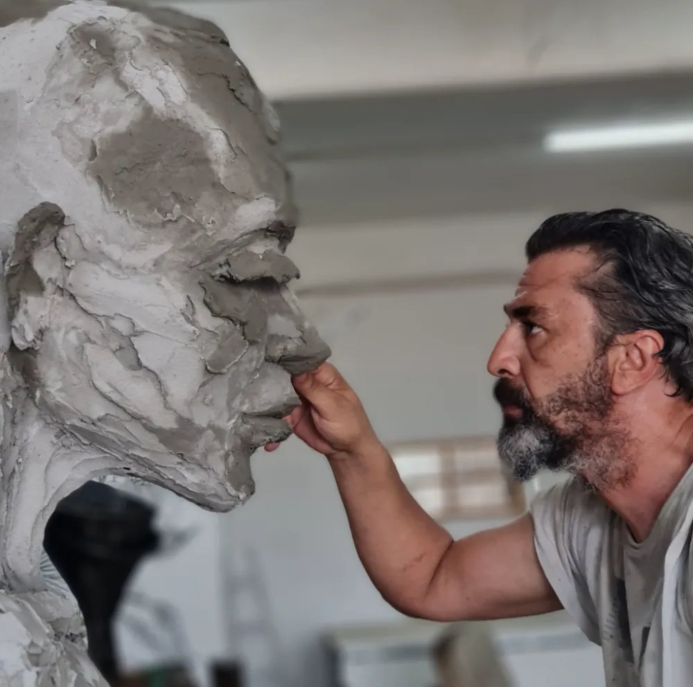 OZAN ÜNAL’DAN UNUTULMAZ BİR FİNAL SERGİSİ  “RÜYA HİSSİ SÜSLER, HAFIZA ANIYI” 21 EKİM’DE AÇILIYOR