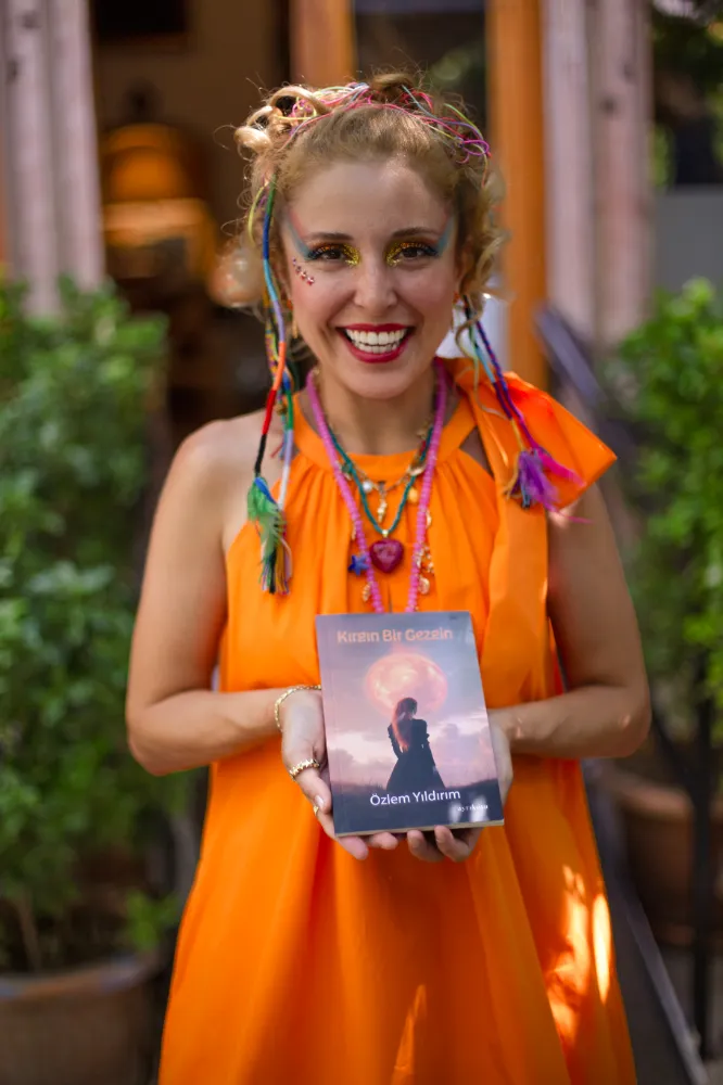 “Kırgın Bir Gezgin”  Yalnızlığın Kıyısında Kendini Arayan Ruhların Kitabı