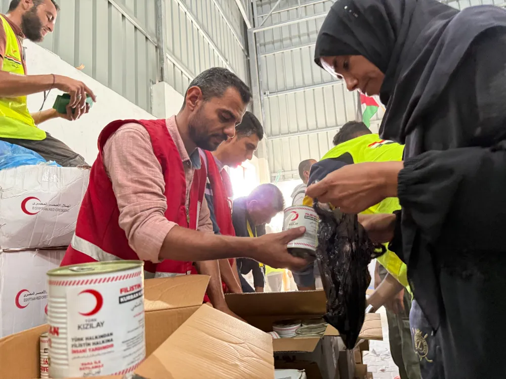 TÜRK KIZILAY’IN İYİLİK GEMİSİ YARDIMLARI GAZZE’DE 