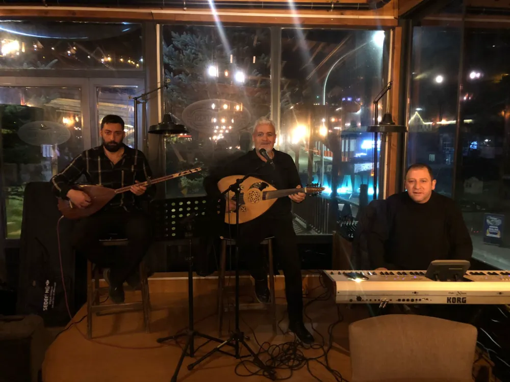 Sultan Sekisi’nde Türkü ve Şarkılarla Öğretmenler Günü Kutlaması