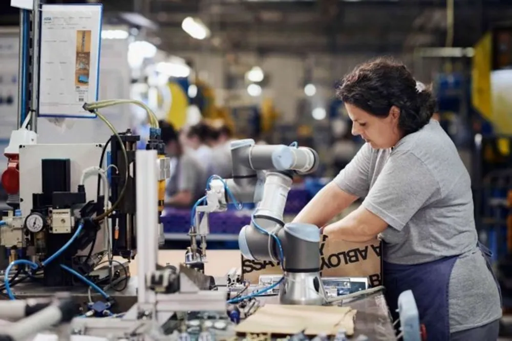 ASGARİ ÜCRET GÖRÜŞMELERİ BAŞLIYOR  İŞ DÜNYASI’NIN BEKLENTİSİ YÜZDE 25-30’LUK ARTIŞ