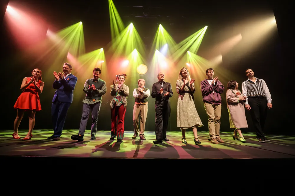  “Güneşin Oğlu”   Dakikalarca Ayakta Alkışlandı!