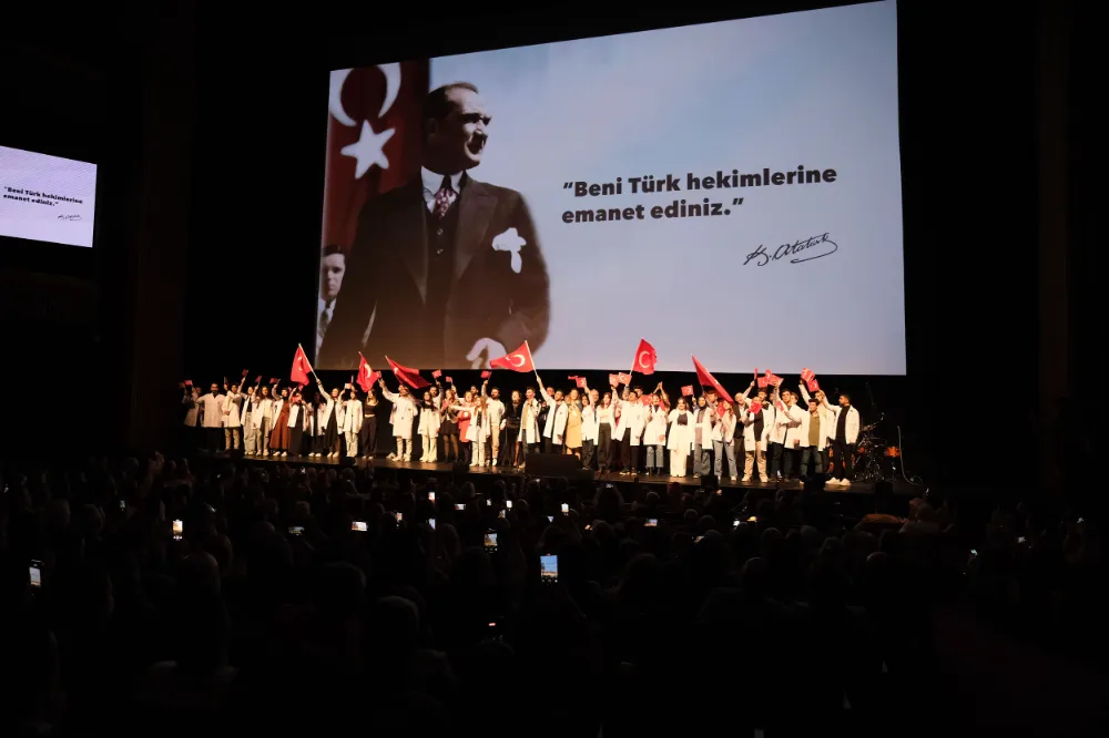 Levent Yüksel Geleceğin Hekimleri Burs Fonu’na destek olmak için sahneye çıktı