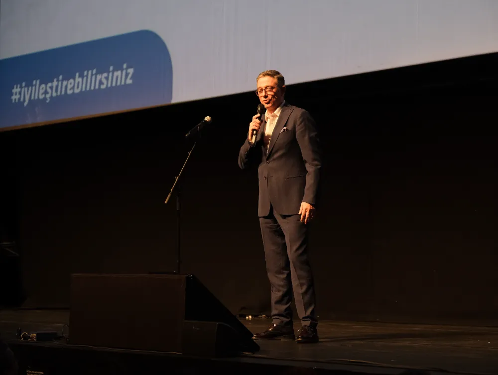 Allianz Türkiye ve Lokman Hekim Sağlık Vakfı iş birliğiyle Levent Yüksel ‘Geleceğin Hekimleri’ için sahnedeydi 