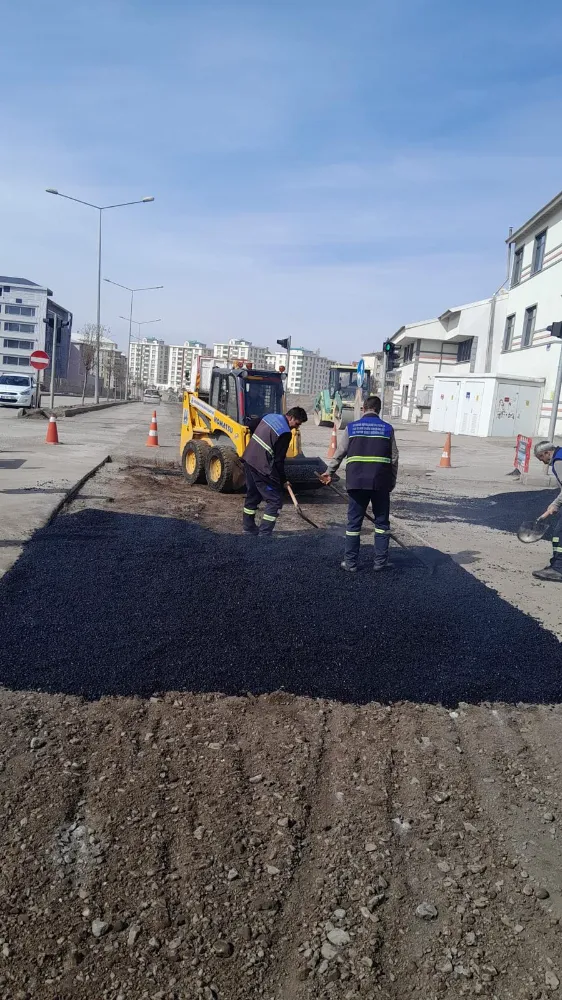 Erzurum Büyükşehir Belediyesi Asfalt Sezonunu Erken Başlattı!