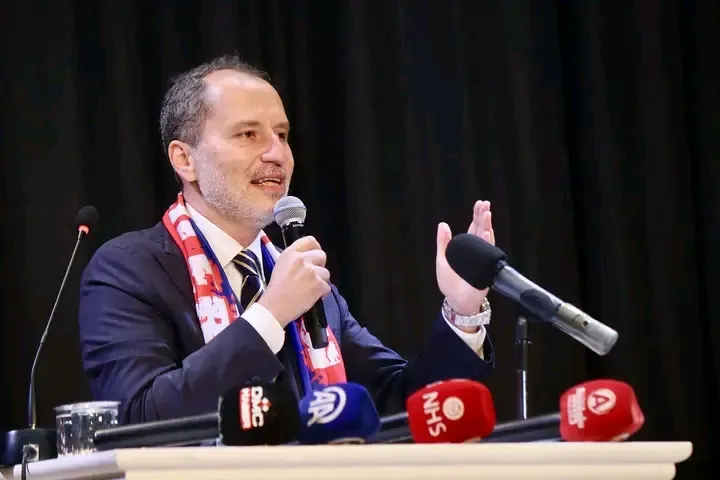 Erbakan ‘GENÇLERİMİZ EVLENEMİYOR, HAYAL KURAMIYOR’