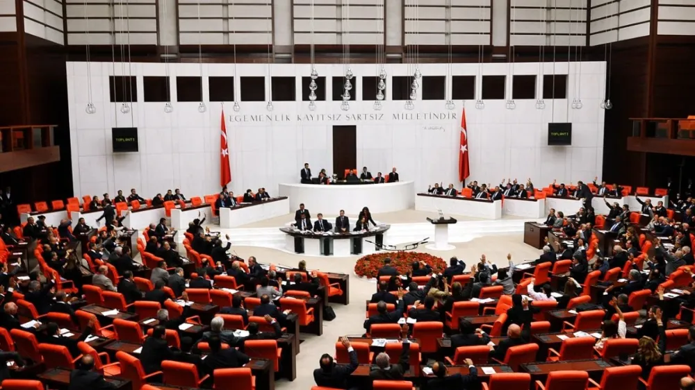 AK Parti’den yaz mesaisi: Anayasa, yerel yönetim ve infaz düzenlemesi gündemde
