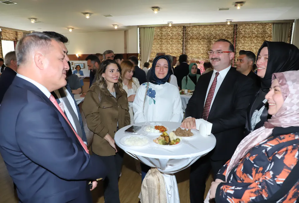 ATATÜRK ÜNİVERSİTESİNDE BAYRAMLAŞMA COŞKUSU