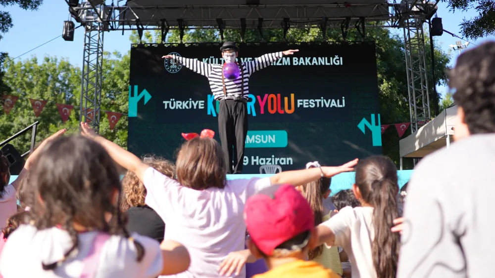 SAMSUN KÜLTÜR YOLU FESTİVALİ’NDE ÇOCUKLAR DOYASIYA EĞLENDİ 
