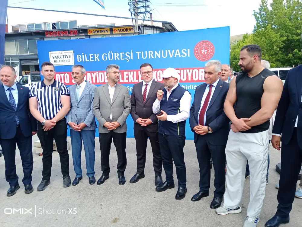 Erzurum oto sanayide Bilek güreşi turnuvası yapıldı.