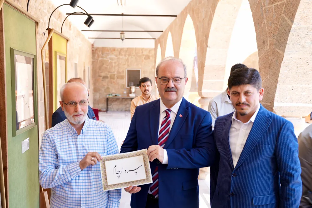 Albayrak Grubu’nun Âdil-i Mutlak Hat Eserleri Sergisi Van’da Açıldı
