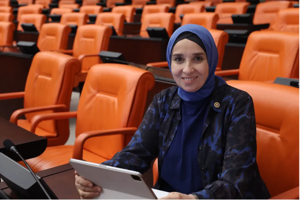 Elif Esen’den  LGS 2025 skandalına ilişkin yeni soru: “MEB LGS soru yazarları, kaynak kitaplara soru mu sağlıyor?” 