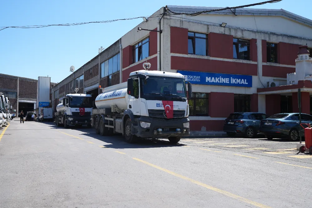 ÜSKÜDAR BELEDİYESİ İZMİR’DEKİ YANGINA MÜDAHALEYE DESTEK AMACIYLA BÖLGEYE GİTTİ 