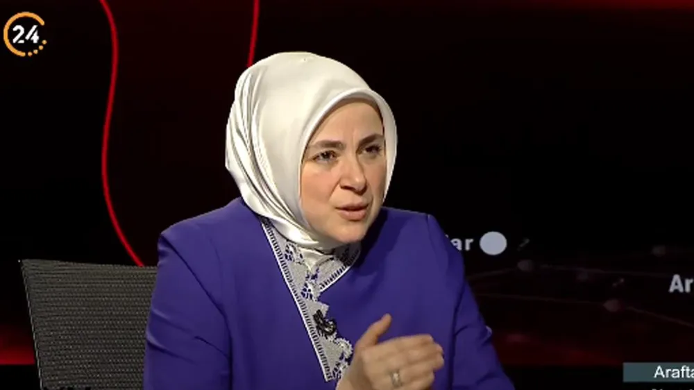 ARAFTA SORULAR: AK Parti Kadın Kolları Başkanı Tuğba Işık Ercan 