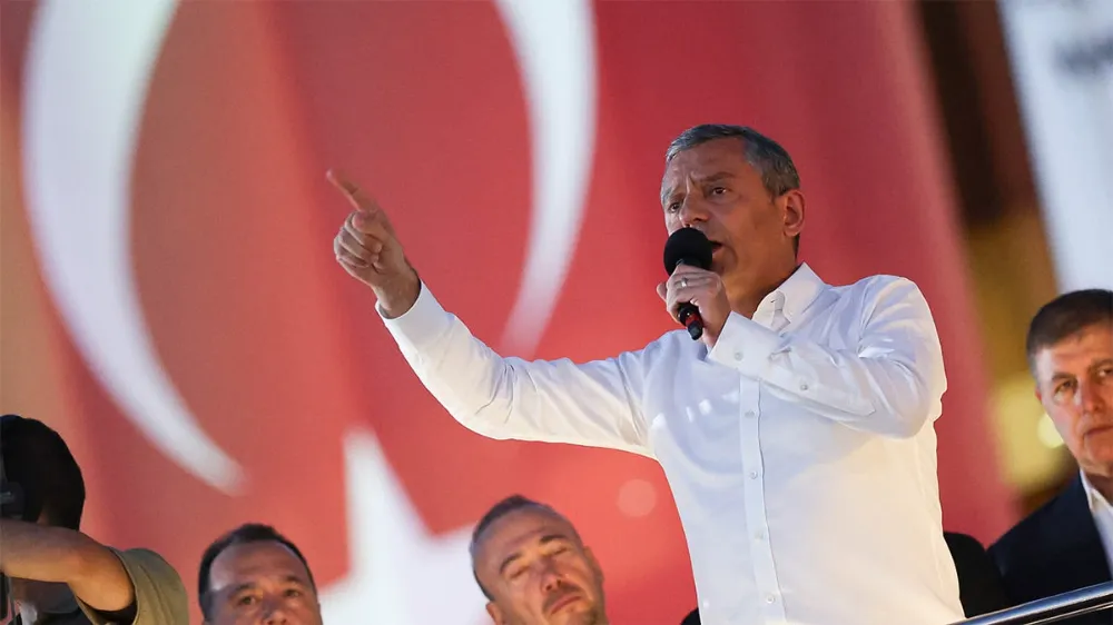 Özel’den Özlem Çerçioğlu’na tepki: Kocasının şirketi için pazarlık yapana yazıklar olsun