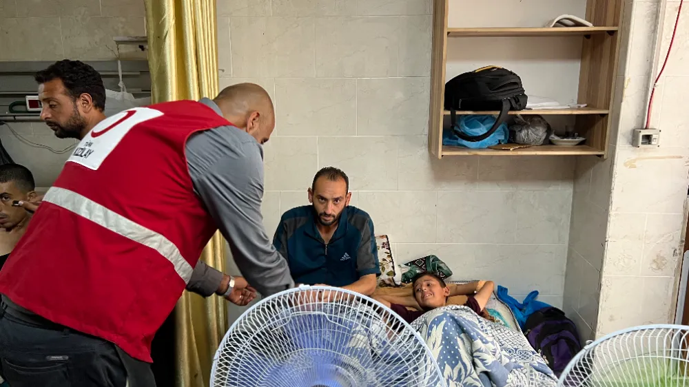 Türk Kızılay Gazze’deki El Kudüs Hastanesi’ne her gün sıcak yemek ulaştırıyor