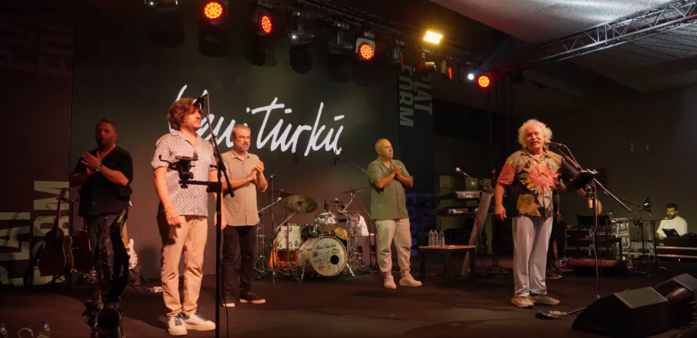 Terminal Kadıköy’de 30 Ağustos Coşkusu: İstanbullular Bayramı Yeni Türkü ile Kutladı