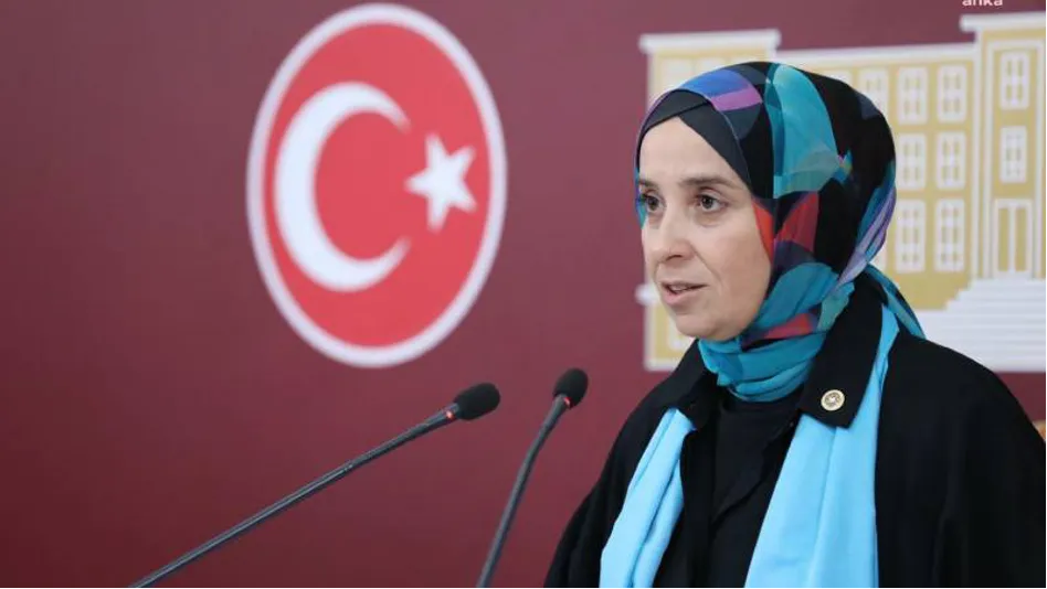 Elif Esen: “Karanlıkta kalan kadınlar için ışık olmak zorundayız