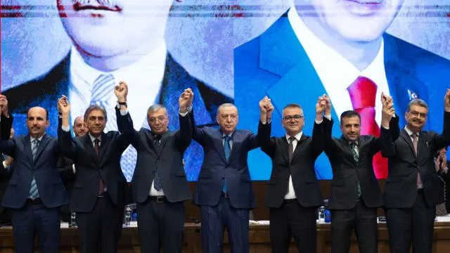 2 belediye başkanı daha AK Parti