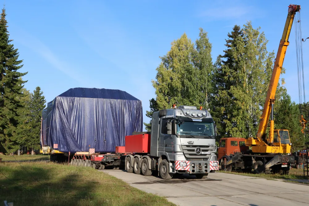 BREST-OD-300 REAKTÖRÜNÜN ANA GÖVDE PARÇALARI TESLİM EDİLDİ 